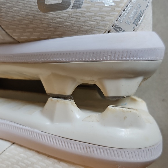 Under Armour White Baseball Cleats - Picture 8 of 14